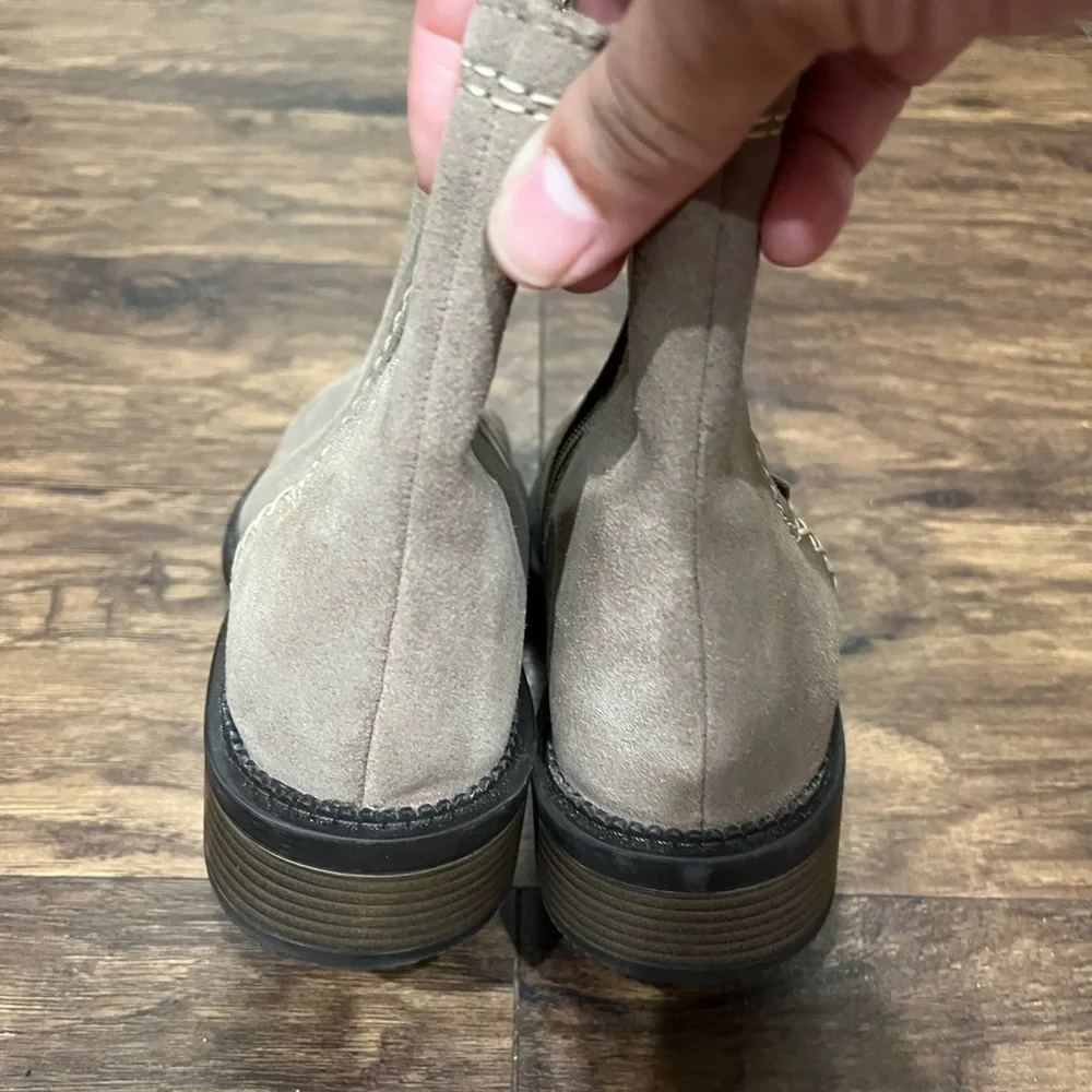 Clark’s‎ Tan Suede May Booties Sz. 6